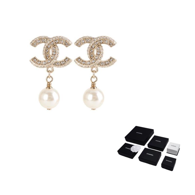 

CHANEL Gold Double C Decorative Pearl Metal Earrings Women s Gold золотий