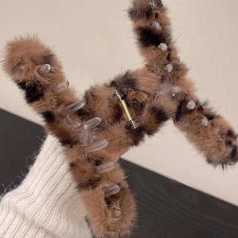 Leopard Print Plush Claw Clip for Women: High-End 2025 Large Hair Accessory for Autumn/Winter Updo