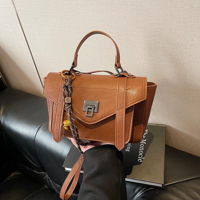 Large-capacity Bag Women's Autumn and Winter New Retro Versatile Messenger Bag Fashionable Portable Work Commuter Bag