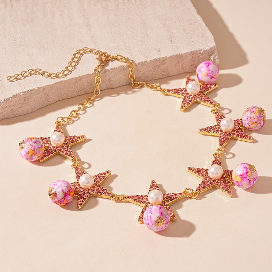 Retro Metal Heart Conch Necklace: Luxurious, Unique, and Exaggerated Clavicle Chain