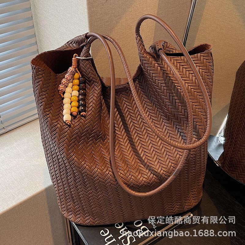 Retro Bag Women's Large Capacity 2025 New Autumn and Winter Leisure Shoulder Shopping Bag Texture Commuter Tote Bag