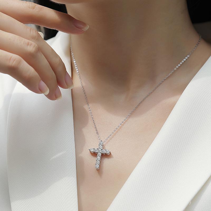 Bague Ringen S925 Silver House Set With 11 Broken Moissanite New Cross Faith Trend Pendant With Chain Accessory Collarbone Chain
