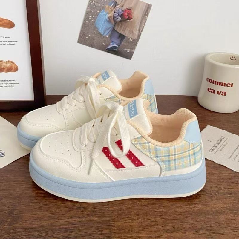 New Hong Kong style high-value board shoes casual thick-soled commuting light and breathable bread