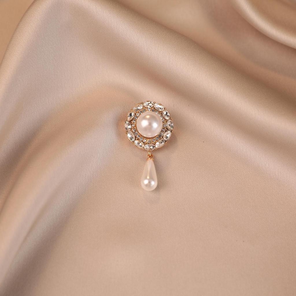 Elegant Pearl Brooch for Women's Suits - High-End Jewelry Pin