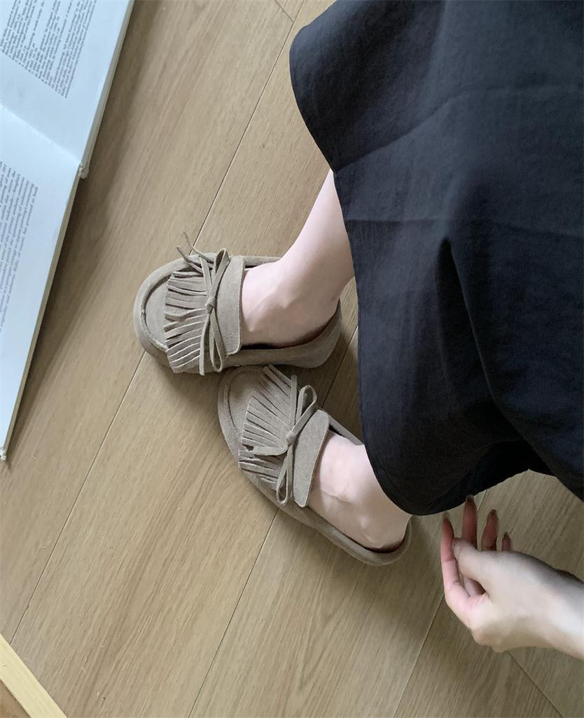 Retro Matte Tassel One-pedal Soft-soled Loafers Women's Spring 2025 New Versatile Fashion Deep-mouth Single Shoes