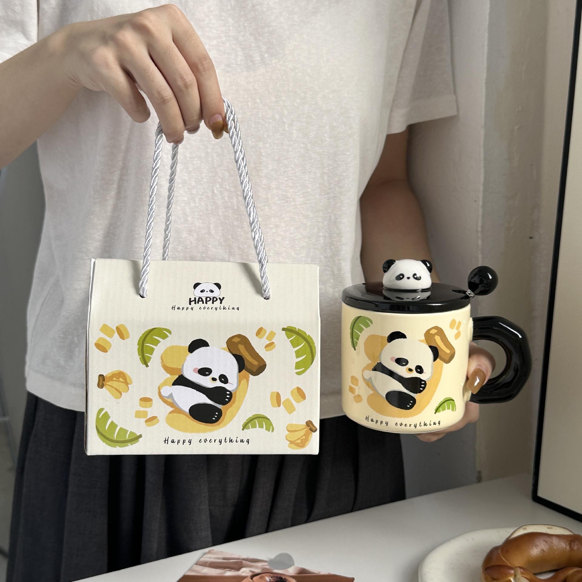 

Мультяшна Креативна Чашка Панди Подарунок на День Народження для Дівчат Кружка Побутова з Кришкою Висока Цінність Сувенірний Подарунок для Пари 400