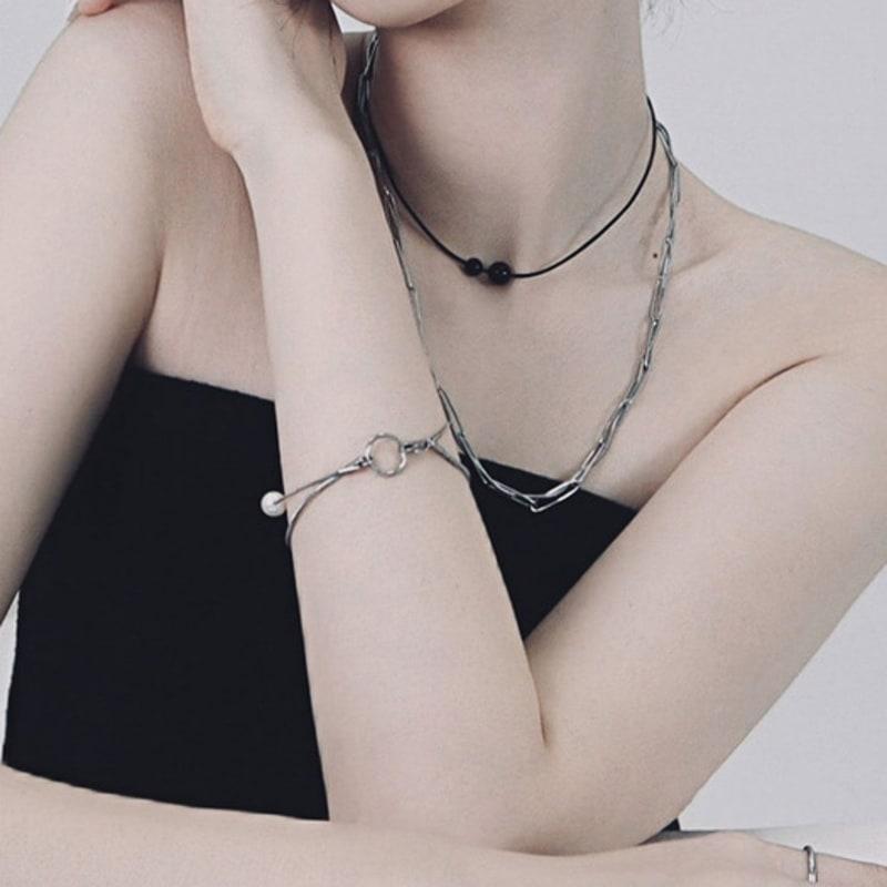 Baroque Stone Onyx black leather necklace