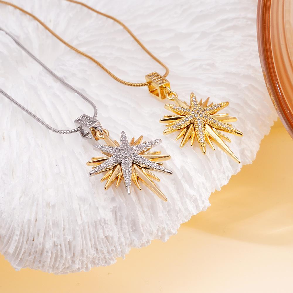 Colar Feminino Nova Moda Versátil Estrela de Oito Pontas Cobre Banhado a Ouro Zircônia Design Pingente Corrente para Clavícula de Aço Titânio