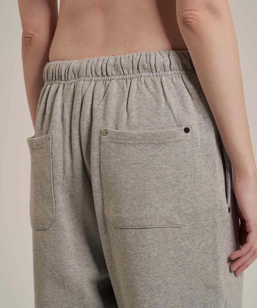 Iteoneolmomeonteu Rivet Sweatpants _ Gray