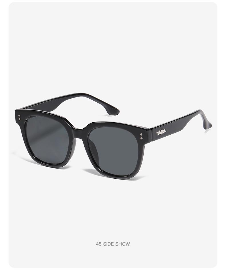 Trendy Nylon Polarized Sunglasses with UV Protection for Men and Women