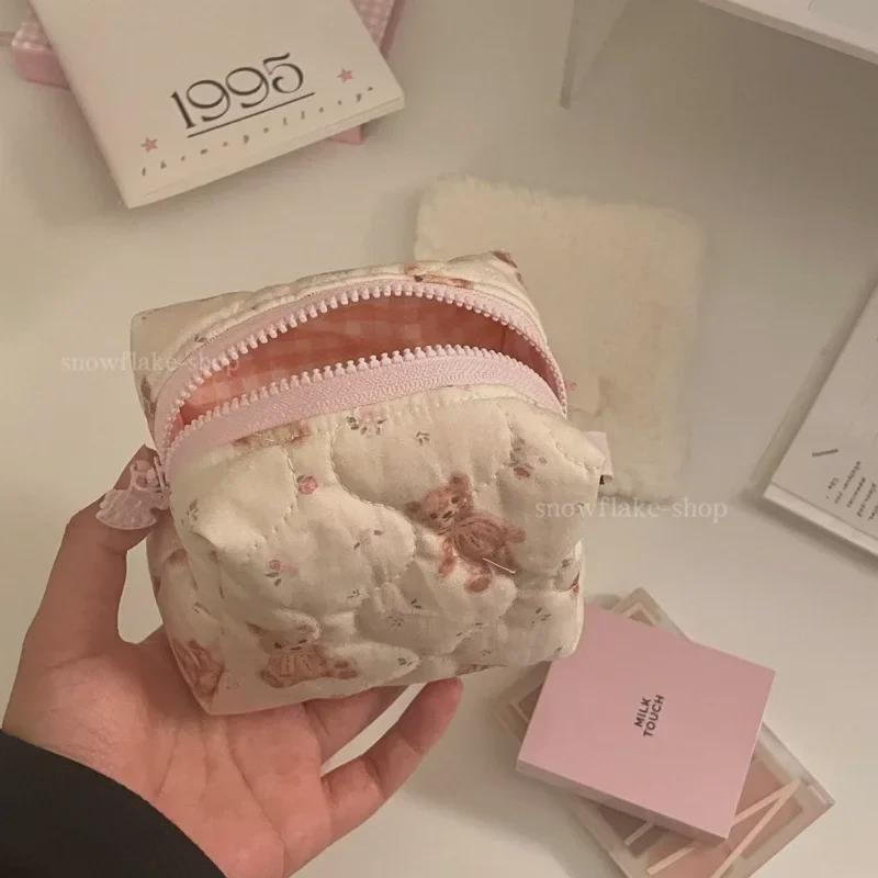 Xiaohongshu Quilted Bear Cosmetic Bag: High-Value, Gentle Print Wash Bag