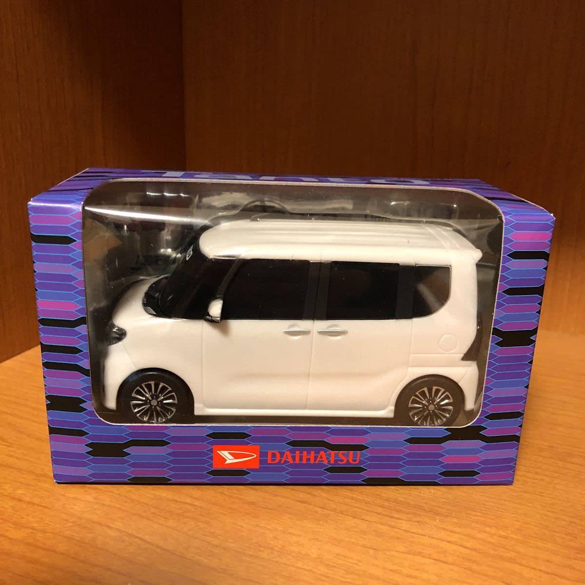 

Daihatsu New Tanto Custom Инерционная машинка Белый перламутр Мини-машинка белый