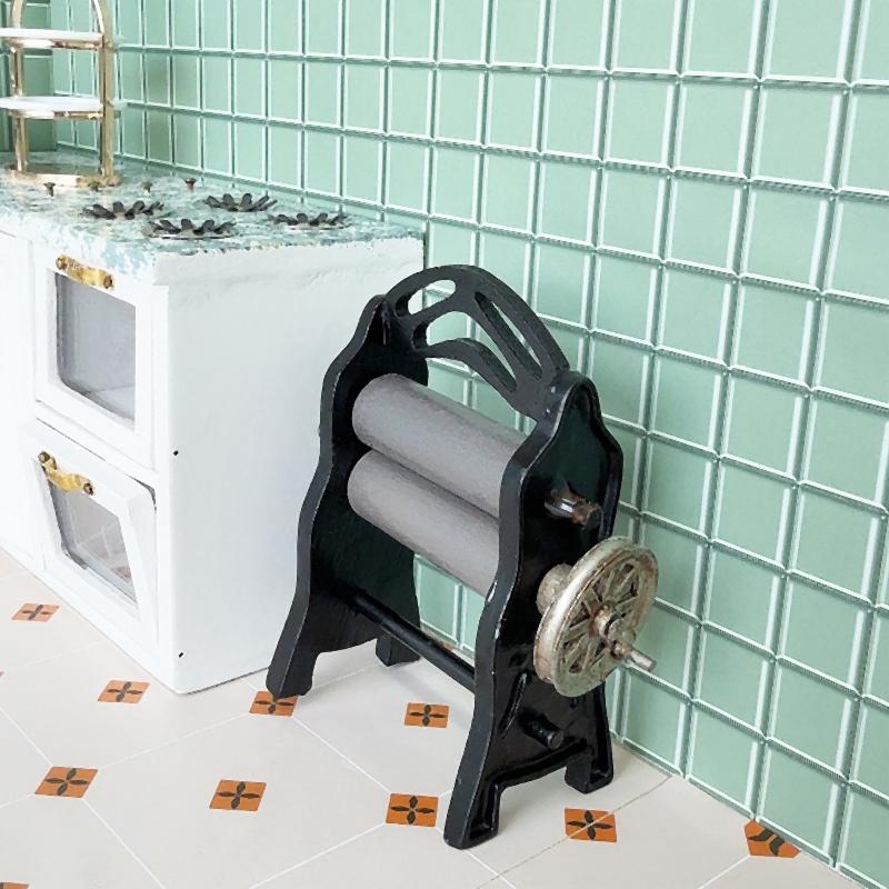 

1:12 Кукольный домик Миниатюрная ручная мукомолка Кухонная модель Декор Игрушка Аксессуары для кукольного домика