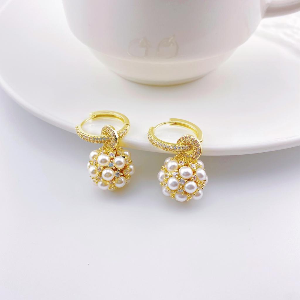 Sweet Temperament Pearl Hydrangea Circle Earrings Simple Earrings Micro-inlaid Zircon Fashion Versatile Earrings