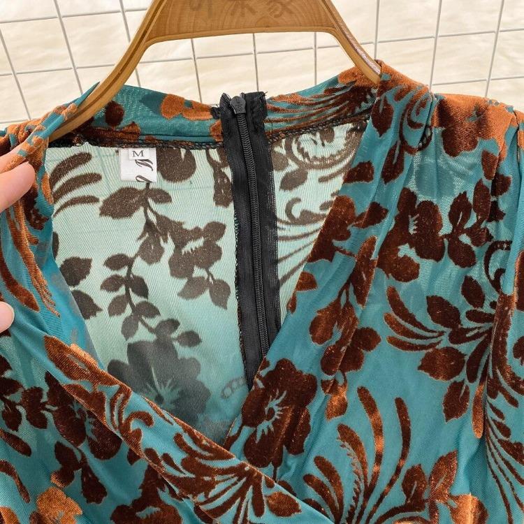 New Autumn Celebrity Temperament V Neck High Waist Dress with Bronzing Printing Fold Stitching and False Two Bag Hip Design