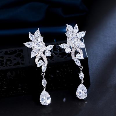 Tendance Européenne et Américaine Zircon Incrusté Pendentif Irrégulier Étincelant Clips d'Oreilles Pour Femmes Fiançailles Mariée Soirée de Mariage Zircon