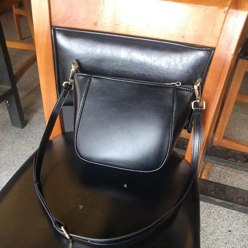 

Genuine Leather Crossbody Small Bag 2025 New Commuter Versatile Top Layer Cowhide Women s Bag Dumpling Bag High-End Chunky Bag 18*17*8 чёрный