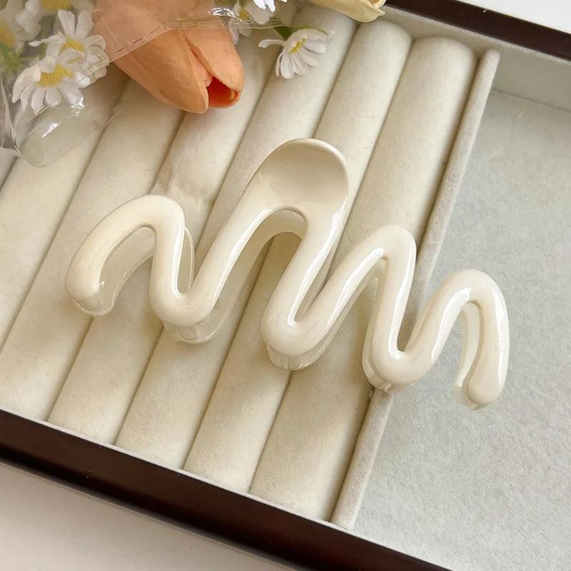 Colorful Wave Hair Claw Clips Women Korean Plastic Shark Hair Clip Geometry High Ponytail Barrette Hairpin Girl Hair Accessories