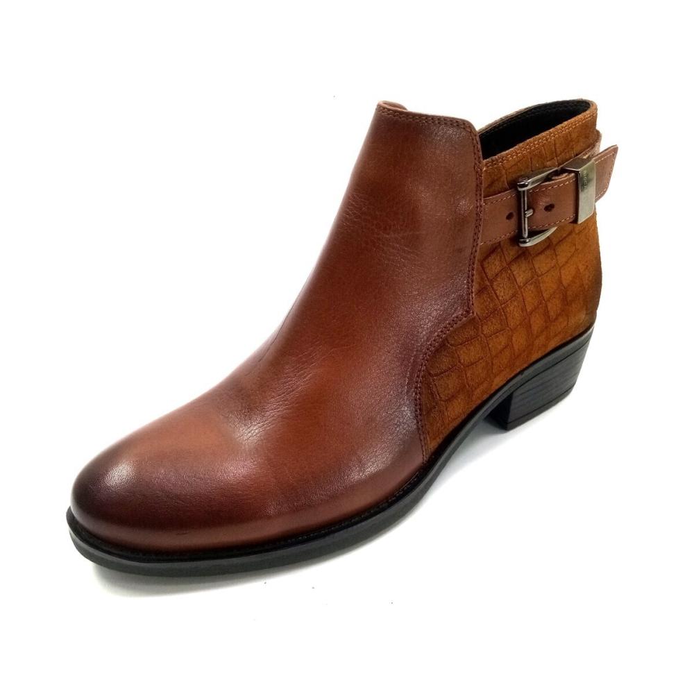 

Женские светло-коричневые ботинки в стиле вестерн