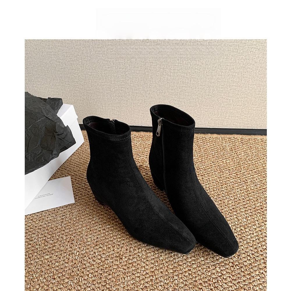 

2025 new French retro versatile commuter thin boots minimalist exquisite temperament small bare boots Korean women s boots 40 чорний