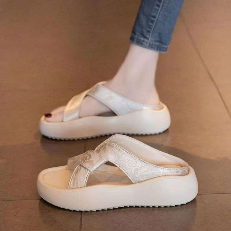 Thick-soled fashion beach stepping on shit sandals one-word slippers women's summer wear new super fire cool slippers