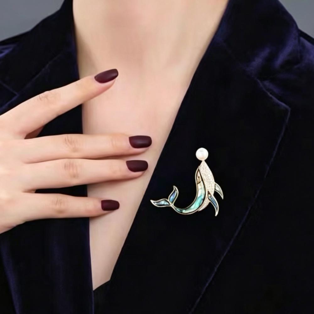 Elegant natural freshwater pearl brooch, paired with natural mother of pearl. Whale shaped, pearls emit natural luster.