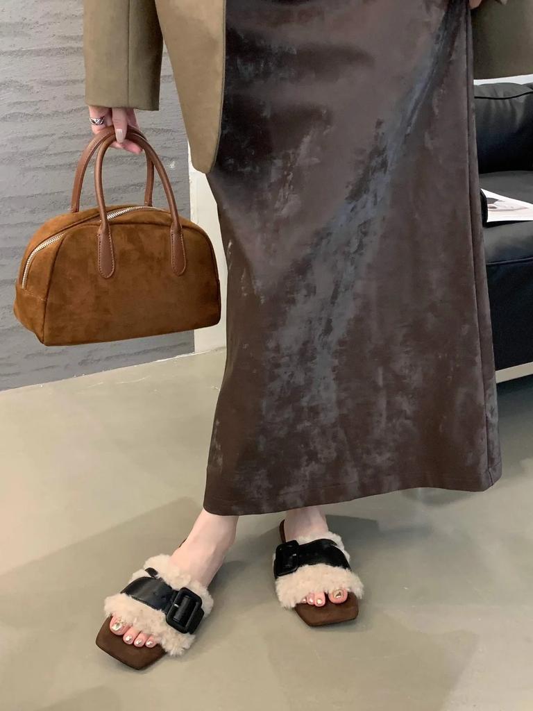 Módní domácí pantofle 2025 Látkové Řím Základní Guma PU Dámské boty Ženy Flock Měkké Plyšové Ploché Platforma Kožešinové boty Nazouváky Střední Pantofle