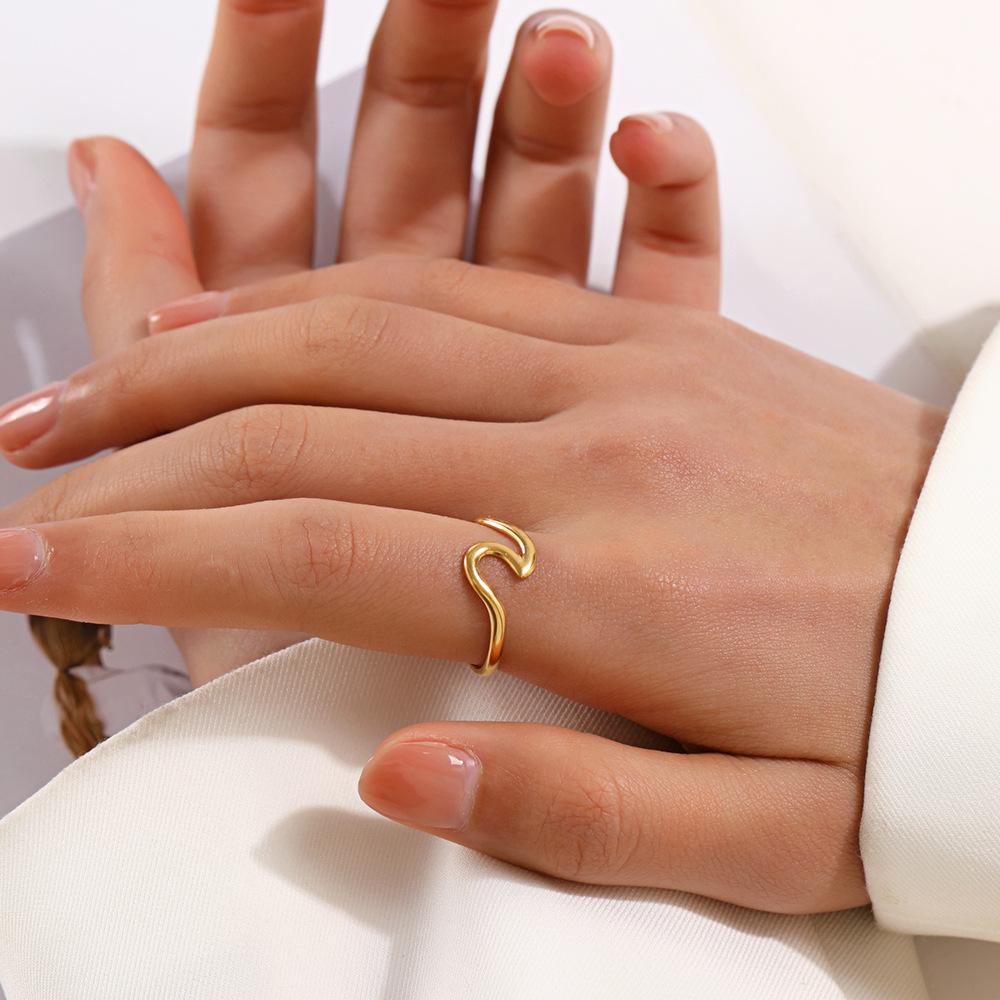 316L Stainless Steel Fashion Simple Wave Adjustable Ring for WomenGold Color Wedding Party Jewelry for Women Gift Consignment