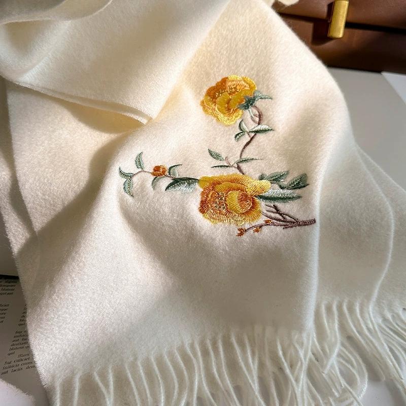 New Embroidered 100% Pure Wool Scarf Chinese Style High-End Warm Floral Shawls Sutumn And Winter Wool Scarves For Ladies