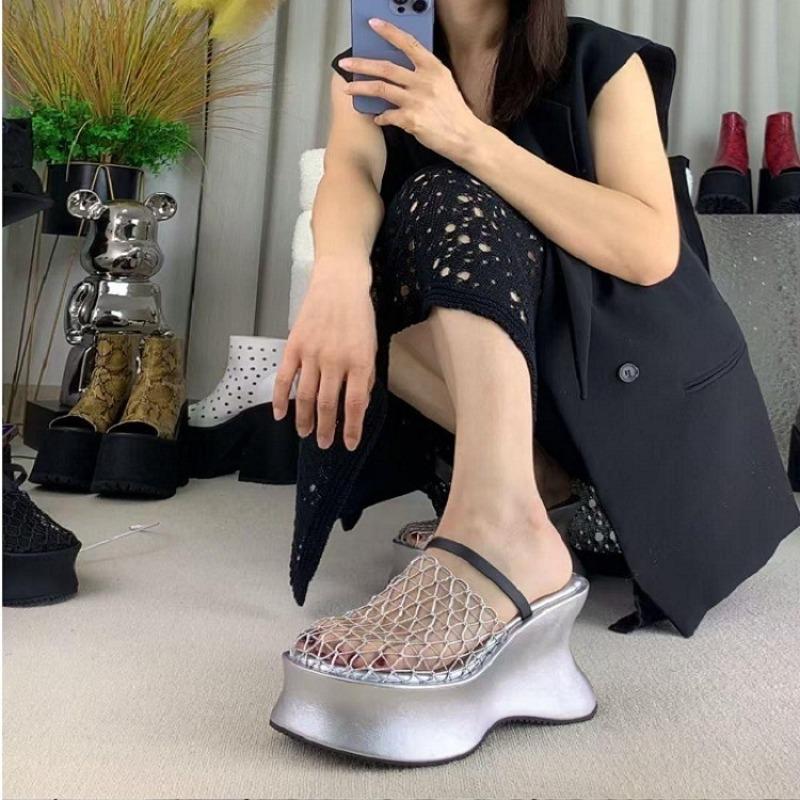 

Летний Новый Стиль Популярные Шлепанцы-Сумка на Одном Ремне с Полым Узором, Толстая Подошва, Рыбацкие Сандалии, Удобные Шлепанцы, Женская Обувь 39 серебряный