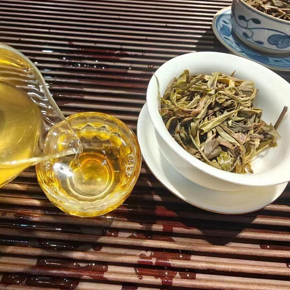 357g Yunnan Raw Pu-erh Tea Cake Gongnong Peacock Sheng Puerh Tea Pu'er Raw Tea
