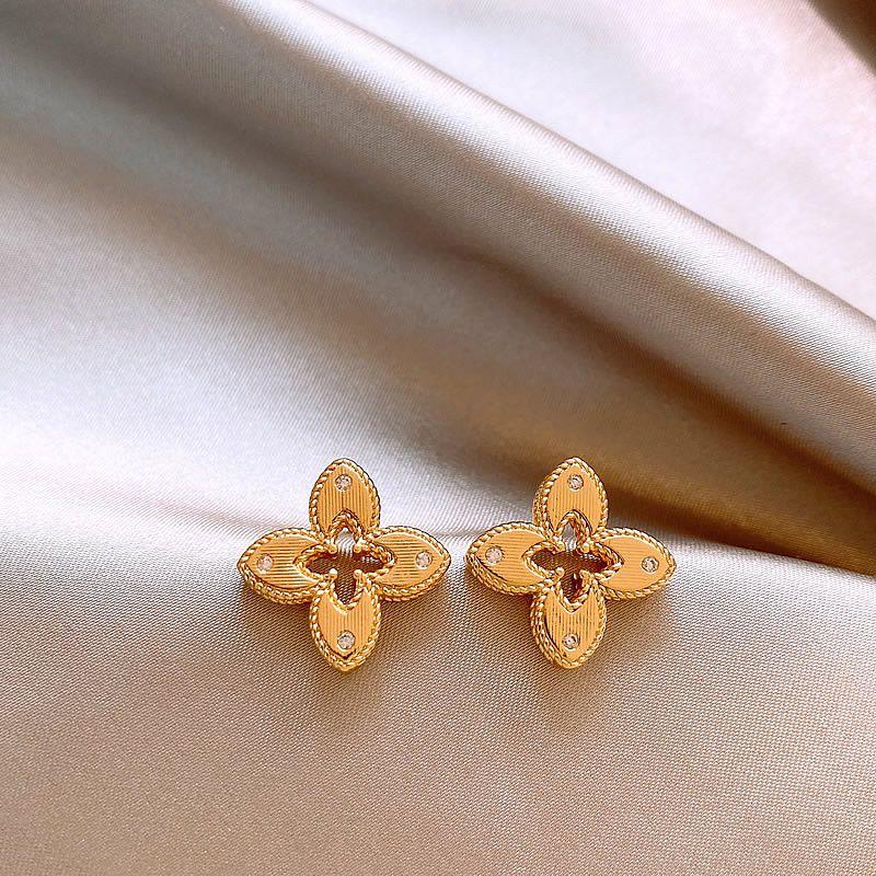 

Gold Clover Earrings Women 2025 New Arrival Best Selling Fancy Accessible Luxury Stud Earrings Refined Grace Generous Earrings