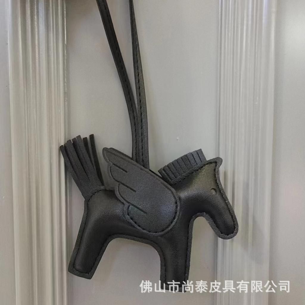 Schlüsselanhänger, kleine Pegasus-Tasche, Anhänger, PU-Leder Spiegelornament, Taschenanhänger, handgefertigter Lederpuppen-Schlüsselanhänger