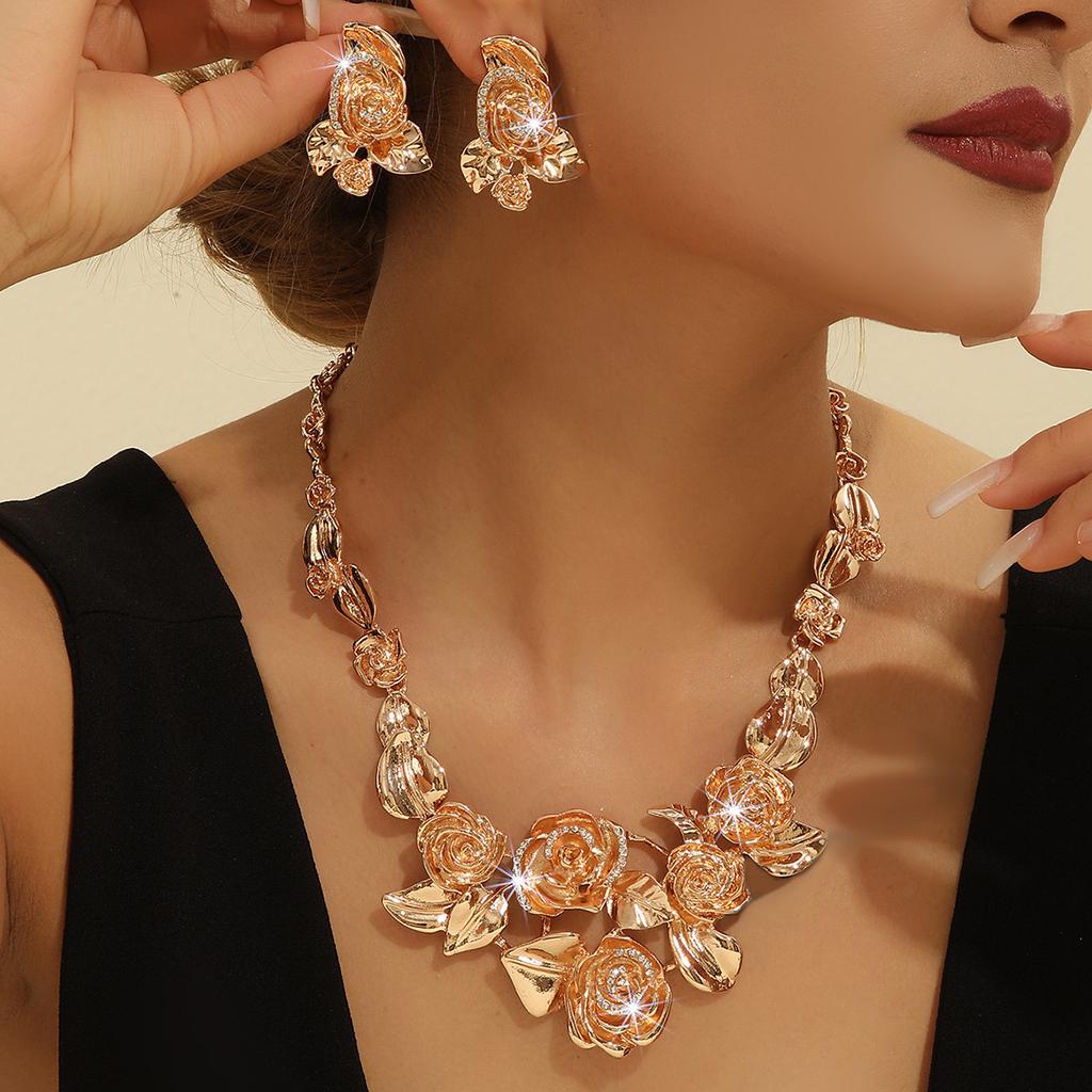 Kadın Seti İçin Moda Takı