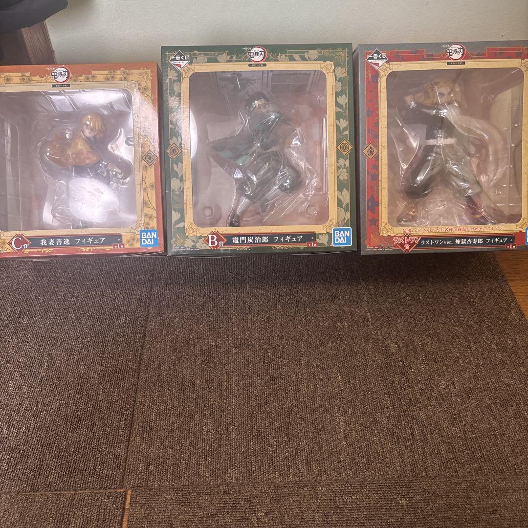

[USED] Demon Slayer Figures