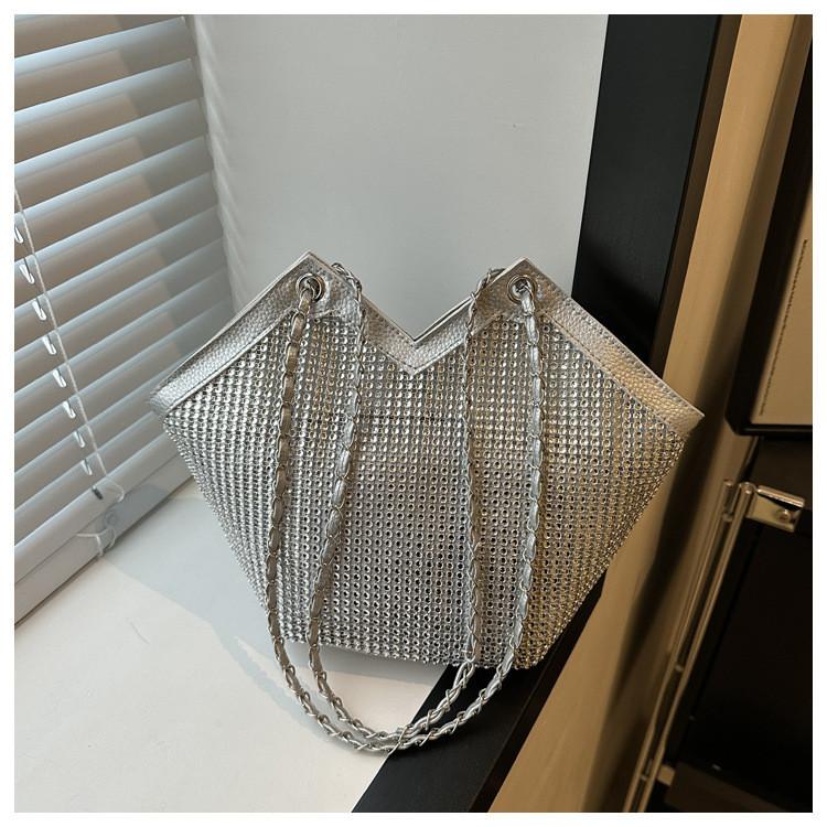 Fashionable Rivet 2024 Spring Summer New Trendy Street Style Pu Tote Bag