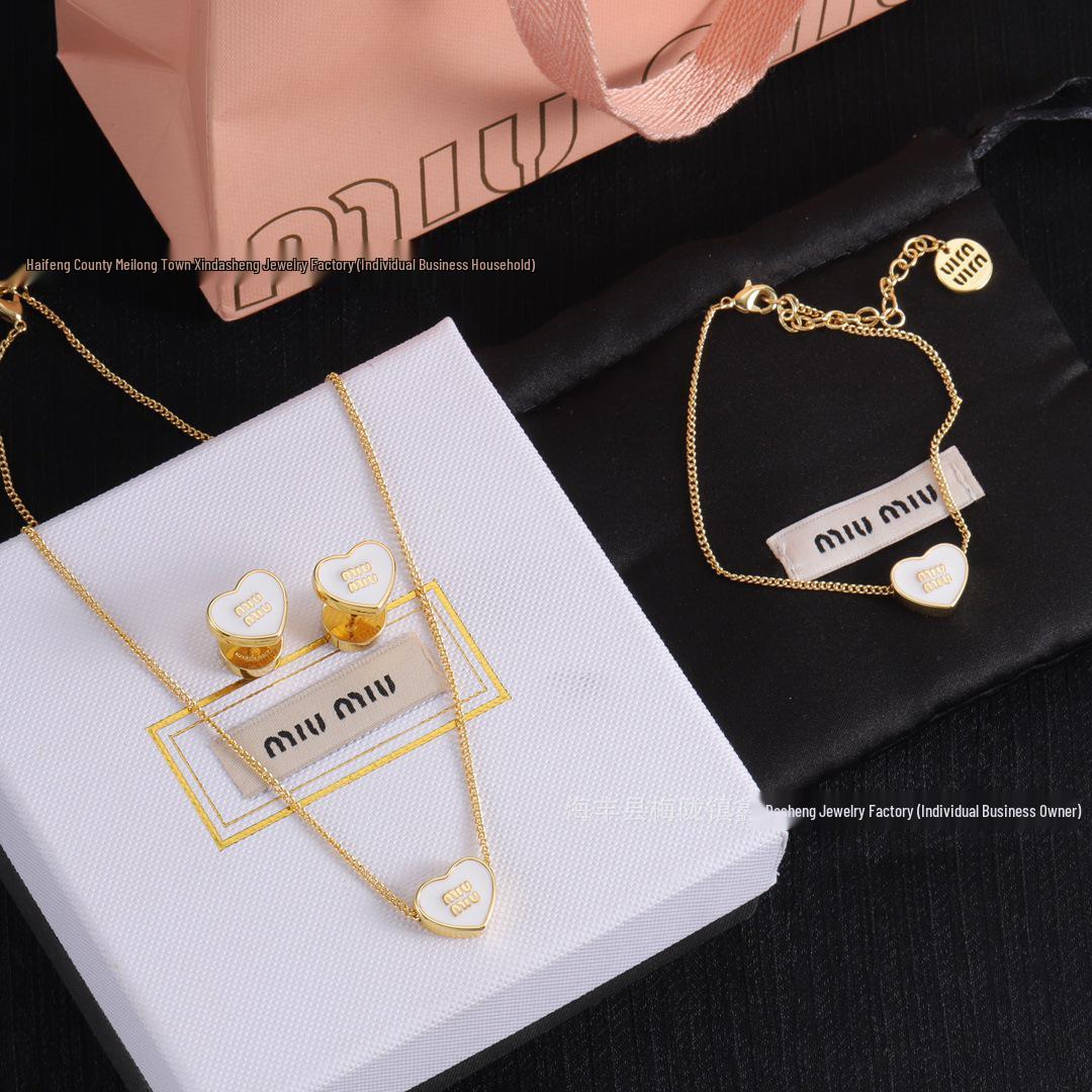 

Серьги-пусеты Miu Miu Сердце Эмаль - Женская Мода Универсальные Высокая Версия Ювелирные Изделия с Буквами Miu