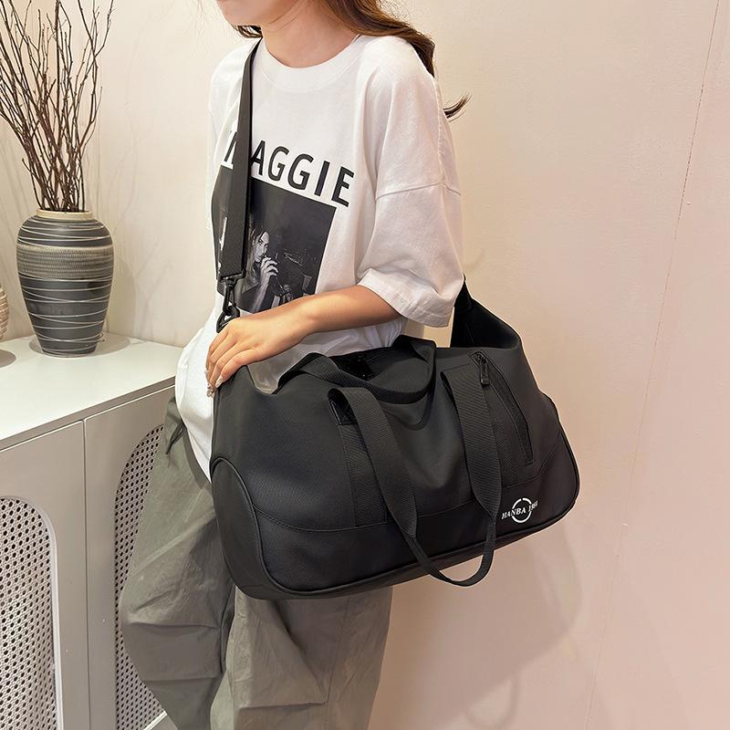 Water-Resistant Unisex Travel Duffle: Large Capacity, Lightweight Gym Bag