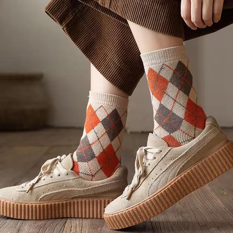 Women's Colorful Diamond Lattice Striped Socks Quality Plaid Diamond Pattern Argyle Geometric Harajuku Cotton Medium Tube Socks
