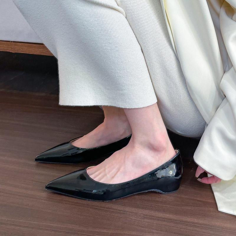 

Хороший темперамент нюдовые туфли-лодочки с острым носком, со светлым вырезом, универсальные, нескользящие, женские весенние 2025 года, новые лакированные на плоской подошве 39