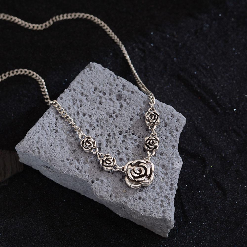 Retro Rose Necklace Female Personality High Design Sense Cold Wind Versatile French Versatile Hip Hop Accessories