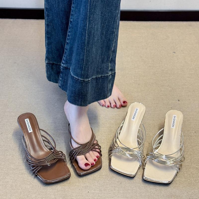 Außen Temperament quadratischer Kopf dünner Riemen dünner Absatz Damen Sommer coole Hausschuhe schöne französische Kreuzung hoher Absatz offene Zehen römische Sandalen