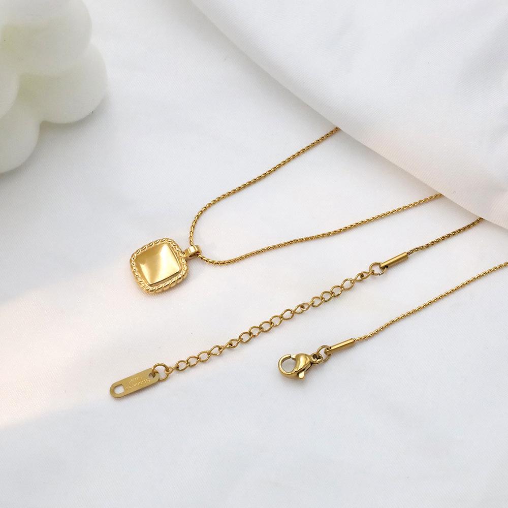 French Personality Titanium Steel Clavicle Chain Women'S Light Luxury Geometric Square Lace Pendant Women'S Necklace