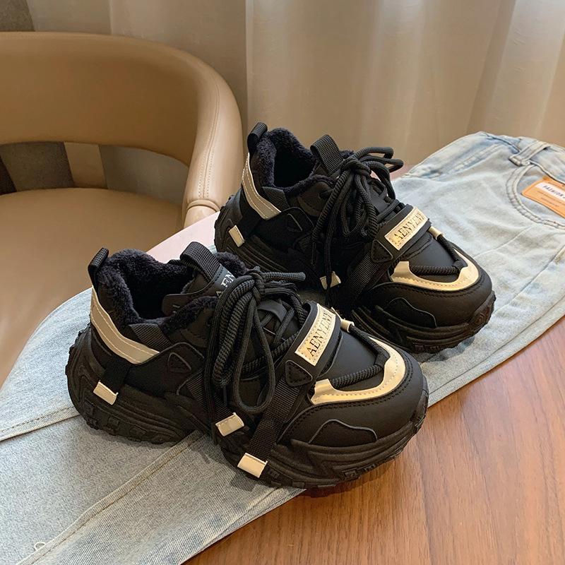 

Корейская новая бархатная обувь для папы для женщин 2024 года - зимние повседневные кроссовки на толстой подошве для студентов FB9905-2 39 золотой/чёрный