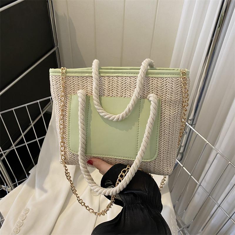 Schicke und stilvolle Damen-Umhängetasche, moderne Tote mit trendigem Kettenriemen