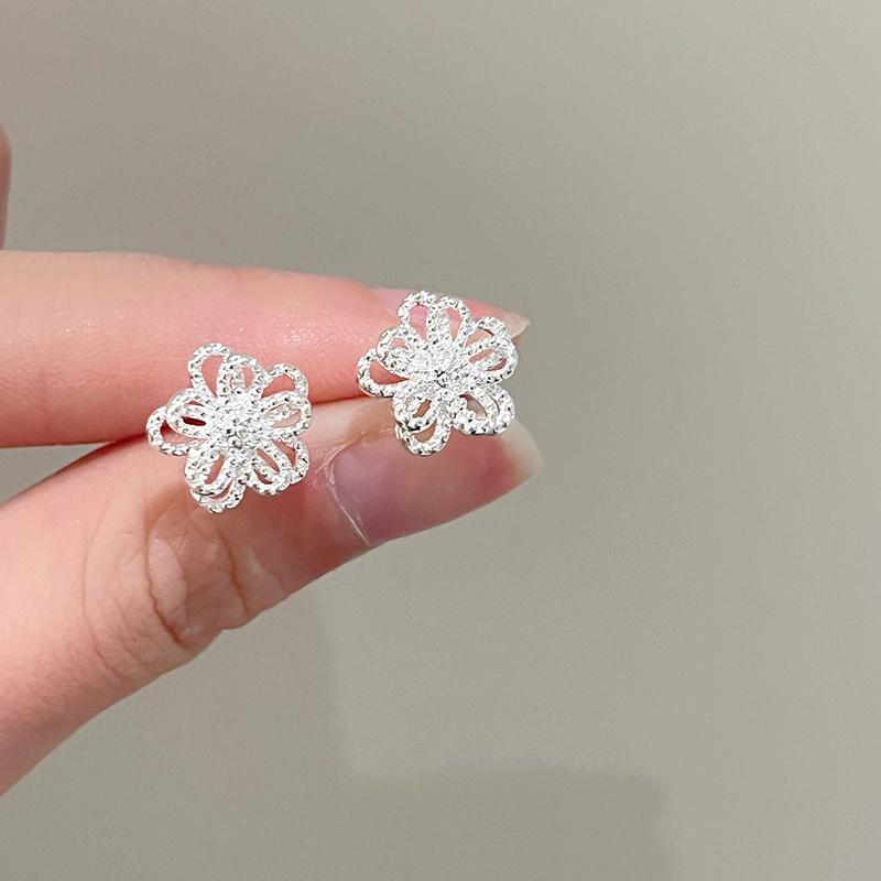 Flower Imitation Pearl Earrings Light Luxury High-End Design Earrings Sweet Elegant Delicate Earrings Women s New Party Jewelry