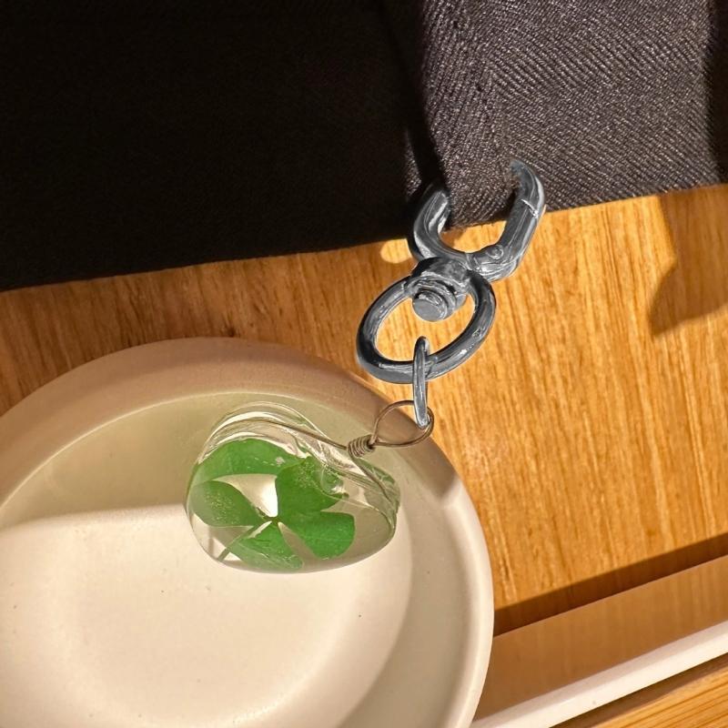 Multi Purpose Four Leaf Clovers Keychain Trendy Four Leaf Clovers Key Rings Adornment Eye Catching Keychain Pendant