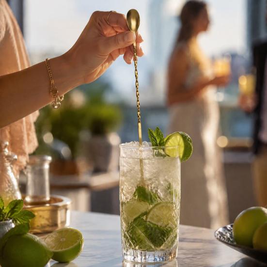 Home Bar Cocktail Shaker Accessory Spoon, Stainless Steel Mixing Stirrer, Long Handle Drink Spoon Kitchen Fruit Tea Stirrer with Spiral Twisted Design