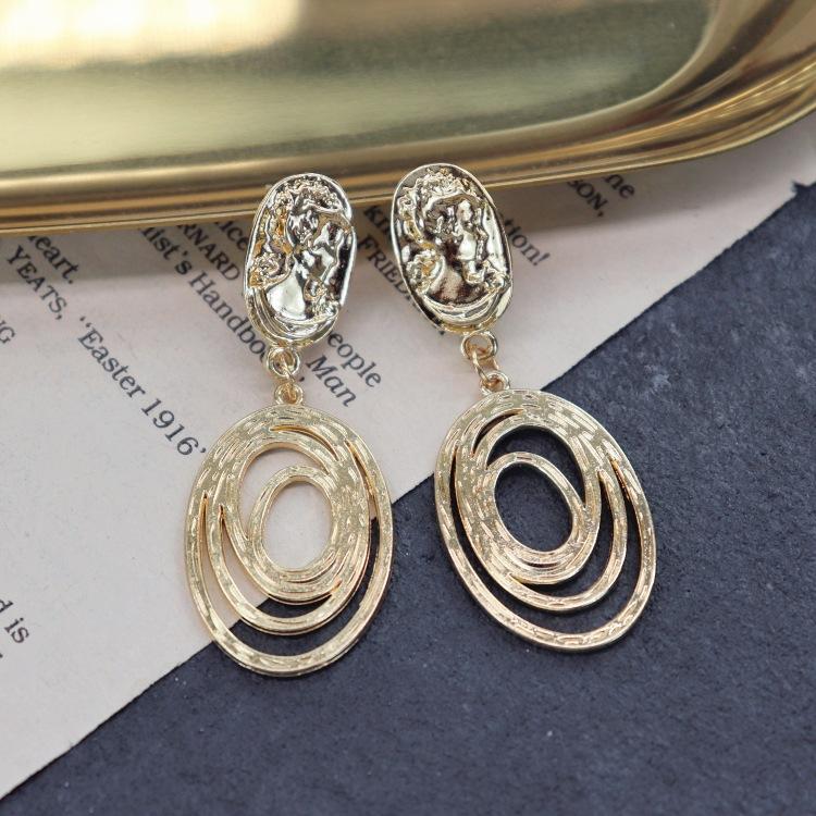 Personalized French Dumb Gold Stud Earrings Female Exaggerated Internet Celebrity Simple Metal High-end Earrings Retro Temperament Earrings