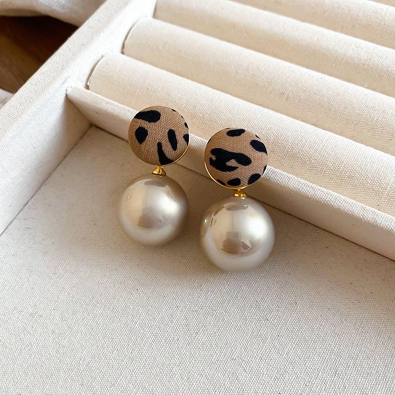 French Vintage Zircon Pearl Earrings - Elegant Retro Studs